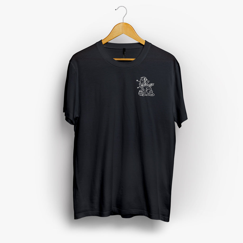 camiseta-madson-casual-futbol-de-color-negro-y-con-diseno-de-logo-clasico